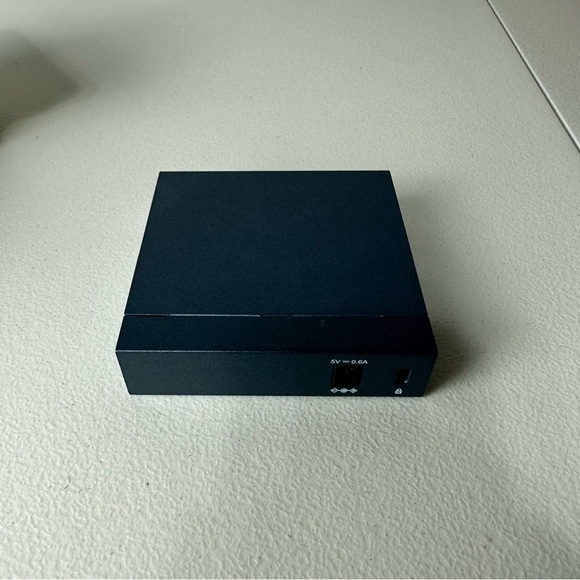 TP-Link 5-Port Gigabit Desktop Switch TL-SG105 - Picture 7 of 10